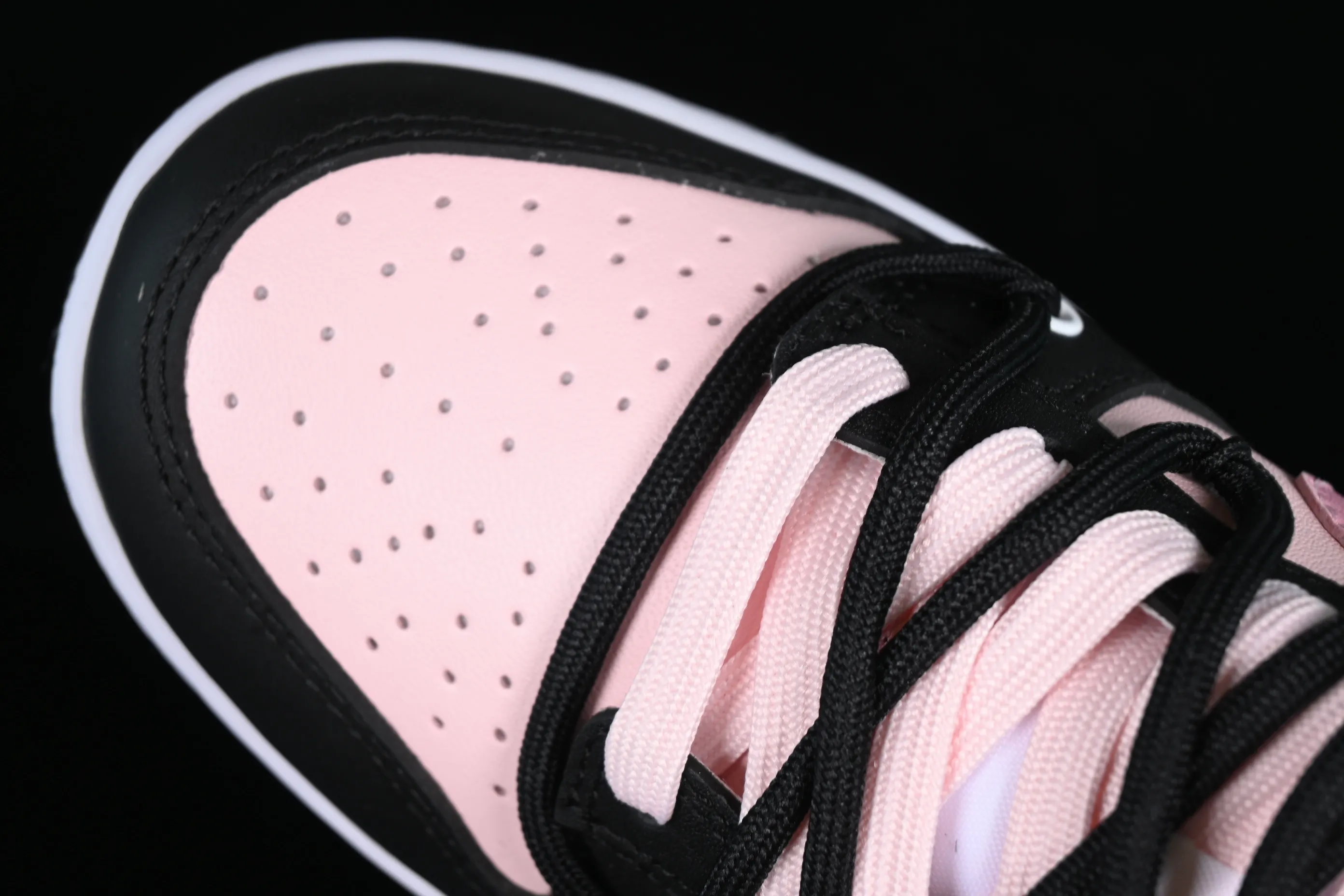All Categories Nk SB Dunk Series Nk SB Dunk Low Low-top sneakers Gift box Nk Dunk Low Raspberry Black Pink Valentine's Day Customized version of deconstructed strap casual sneakers CW1590-100